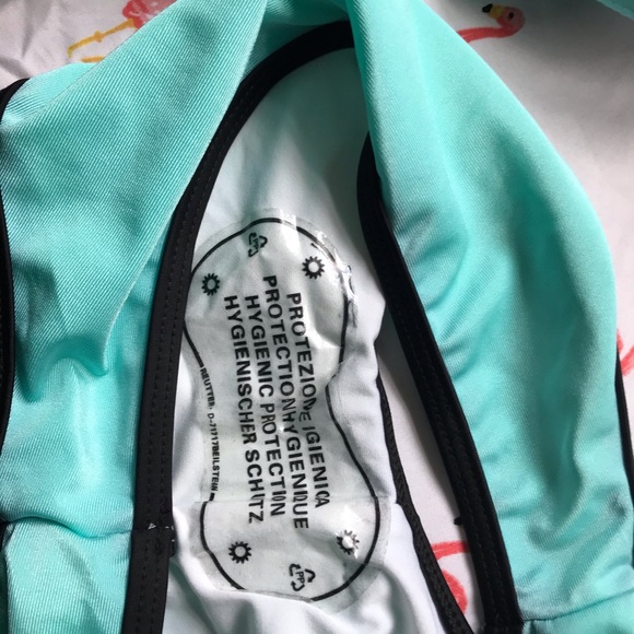 Bikini - Picture 5 of 8